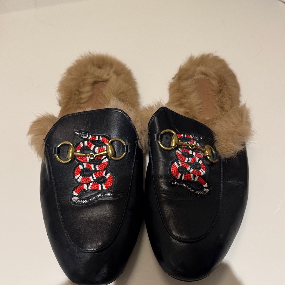 Gucci Princeton Black Slippers/ Loafers with Tan Fur Lining and Snake Embroidery